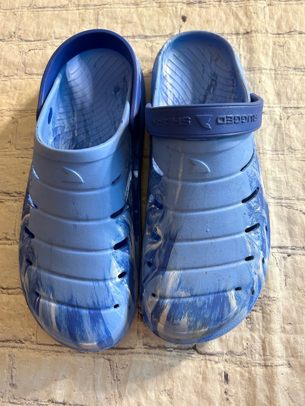 RUGGED SHARK BLUE SWIRL COLOR CLOGS SANDALS BEACH/POOL BACK STRAP MEN’S SIZE 12